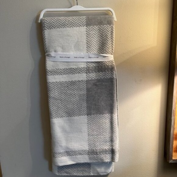 The Cotton Edition White and Grey Mini-Chevron and Plaid Throw - Picture 4 of 9